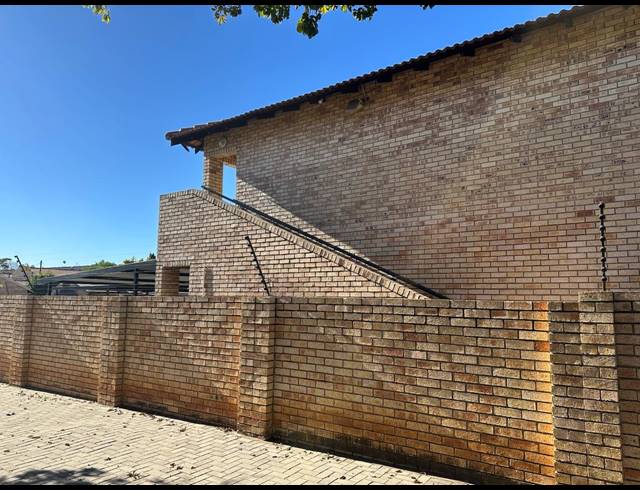 2 BEDROOM APARTMENT FOR SALE IN RUSTENBURG CENTRAL